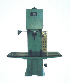  单柱液压机的结构特点和应用优点