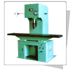 单柱液压机怎样保证工作性能 单柱液压机怎样保证工作性能