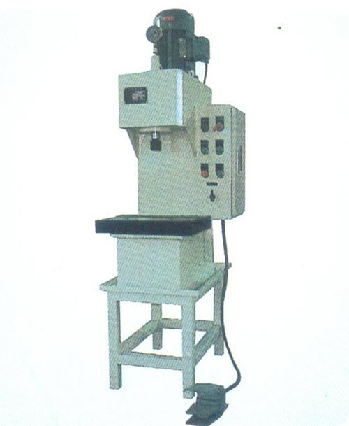 带有温度传感装置的四柱液压机 带有温度传感装置的四柱液压机