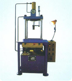 四柱液压机减噪如何解决及安全性实际操作