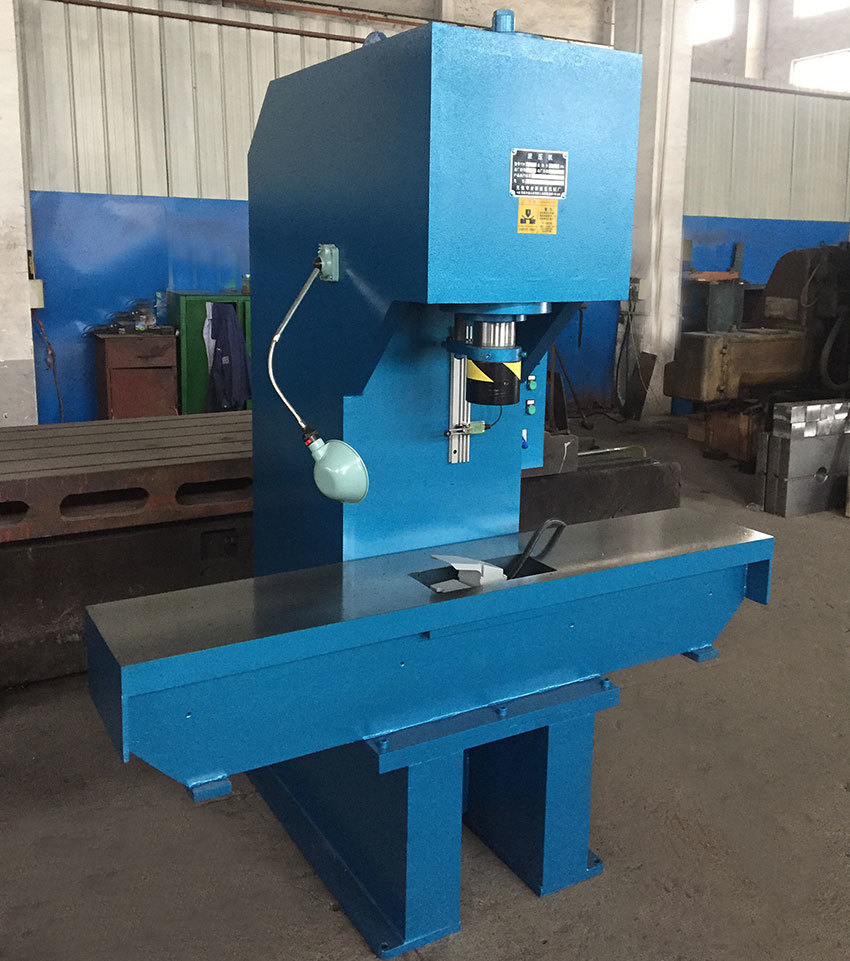 单柱液压机的总体弯曲刚度总体设计规定